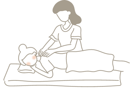 マッサージする女性